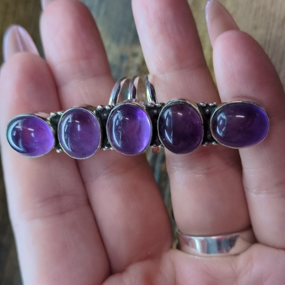 Elegant Purple Stone Silver Ring - Picture 4 of 10